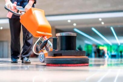 Как часто выполняется уборка в производственных помещениях?